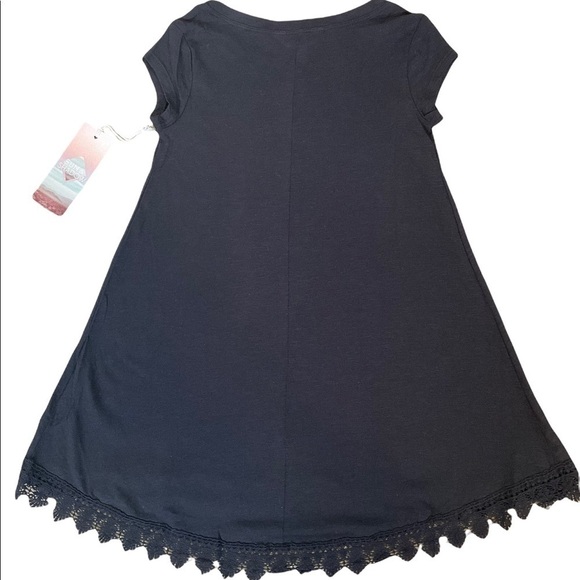 Sun & Shadow Lace Hem Cap Sleeve Top - Picture 2 of 6